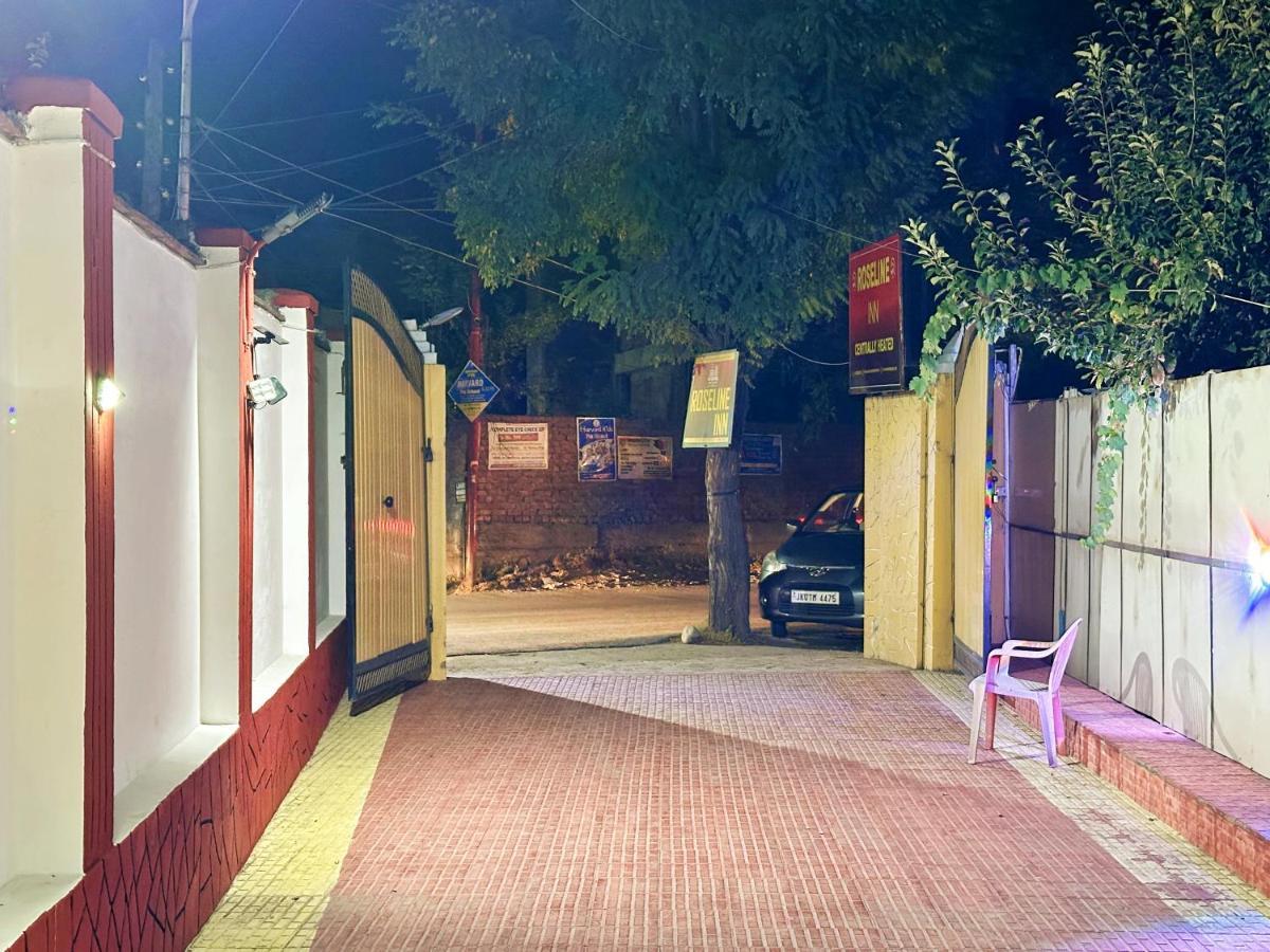 Roseline Inn Srīnagar Exterior foto